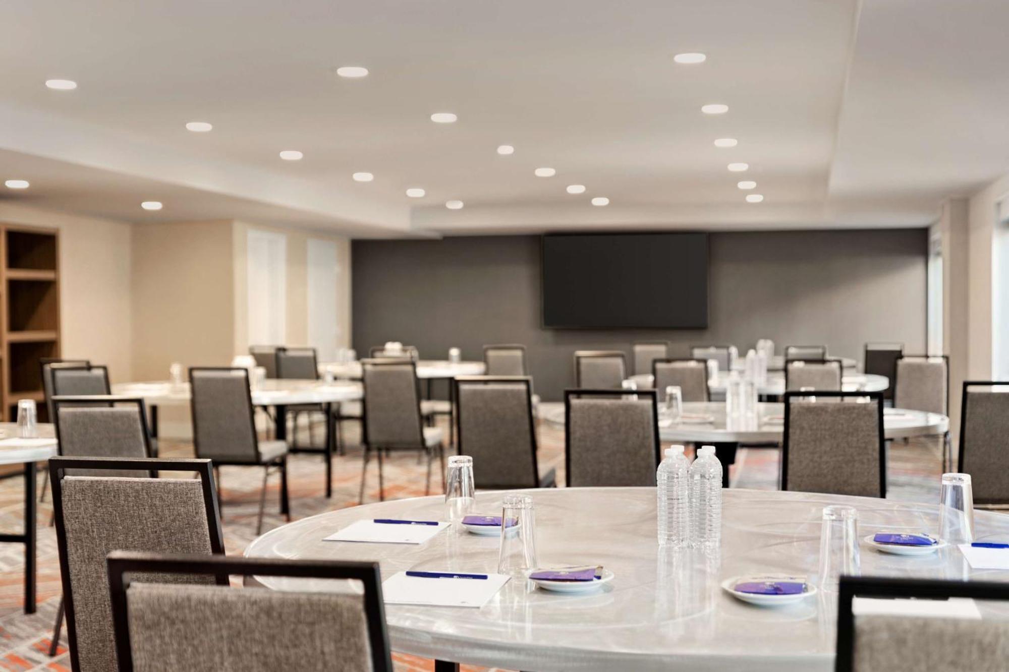 Doubletree By Hilton Columbus Hotel