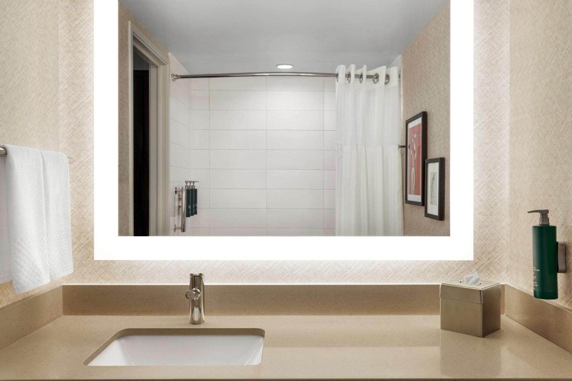 Hotel Doubletree By Hilton Columbus 4*