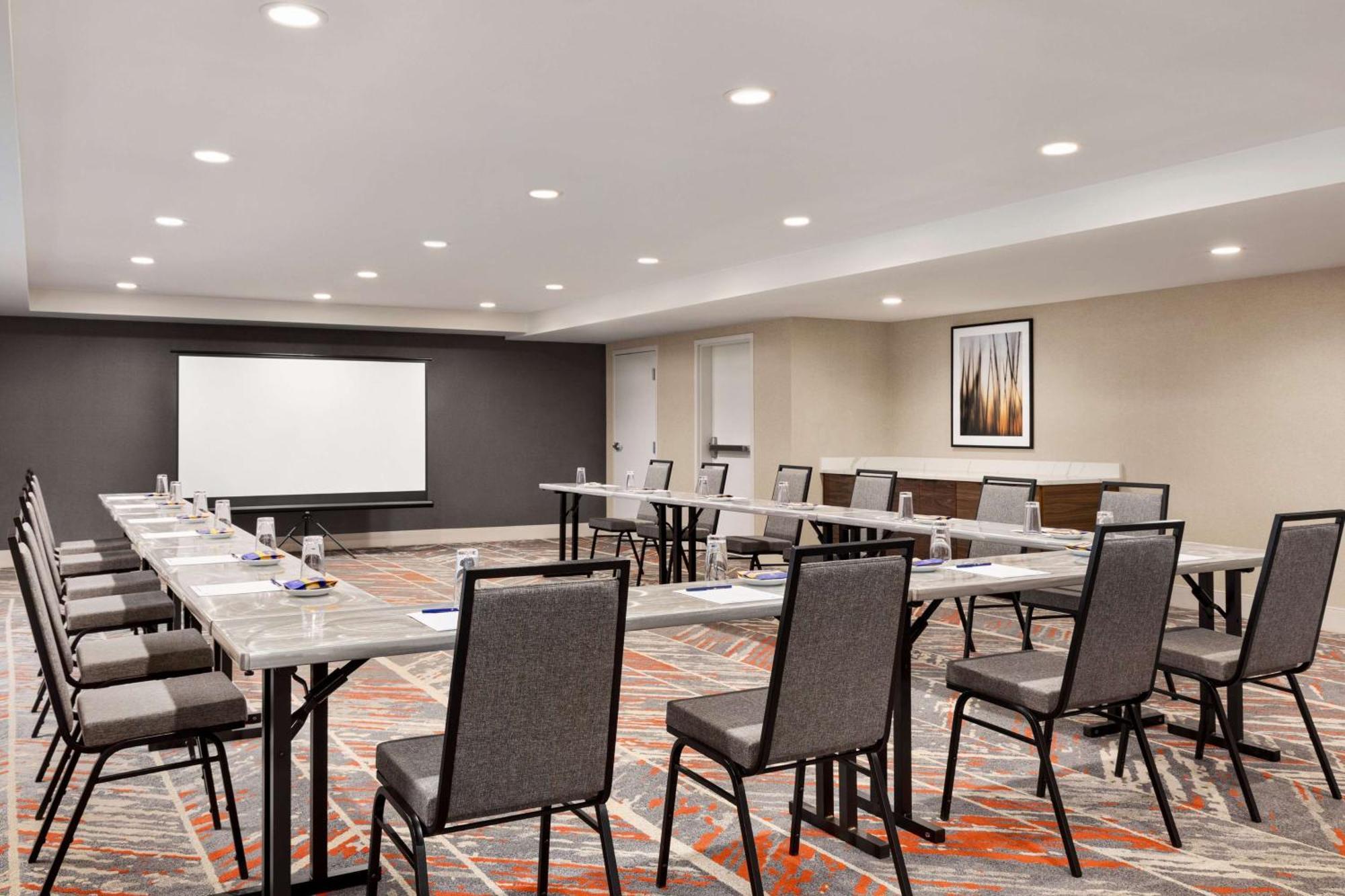 Doubletree By Hilton Columbus Hotel