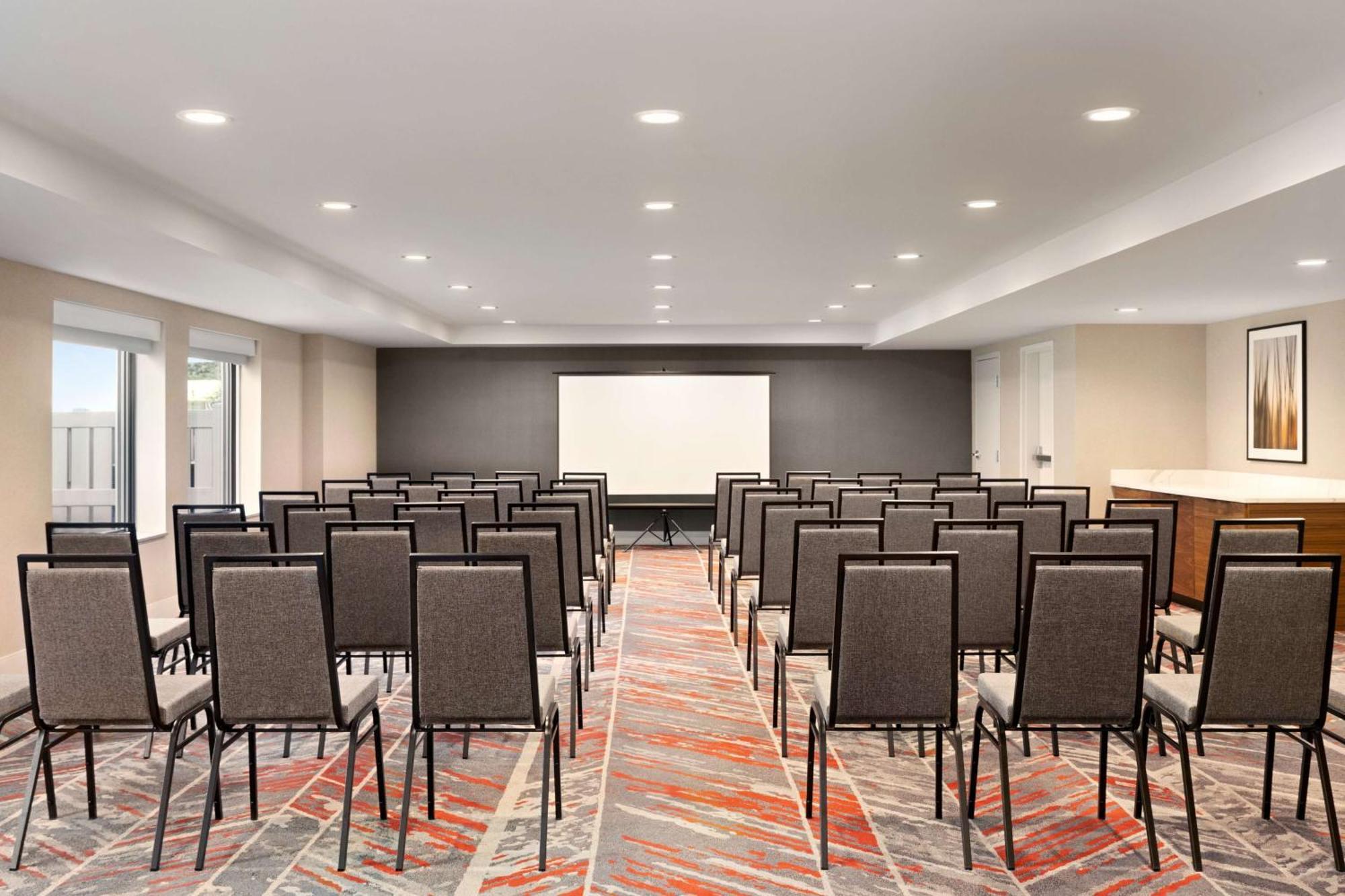 Doubletree By Hilton Columbus Hotel 4*