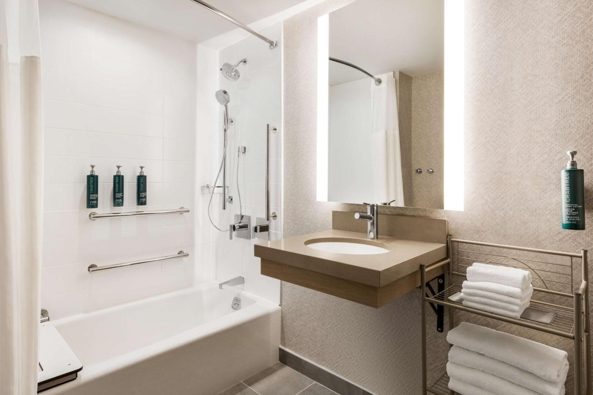 Doubletree By Hilton Columbus Hotel