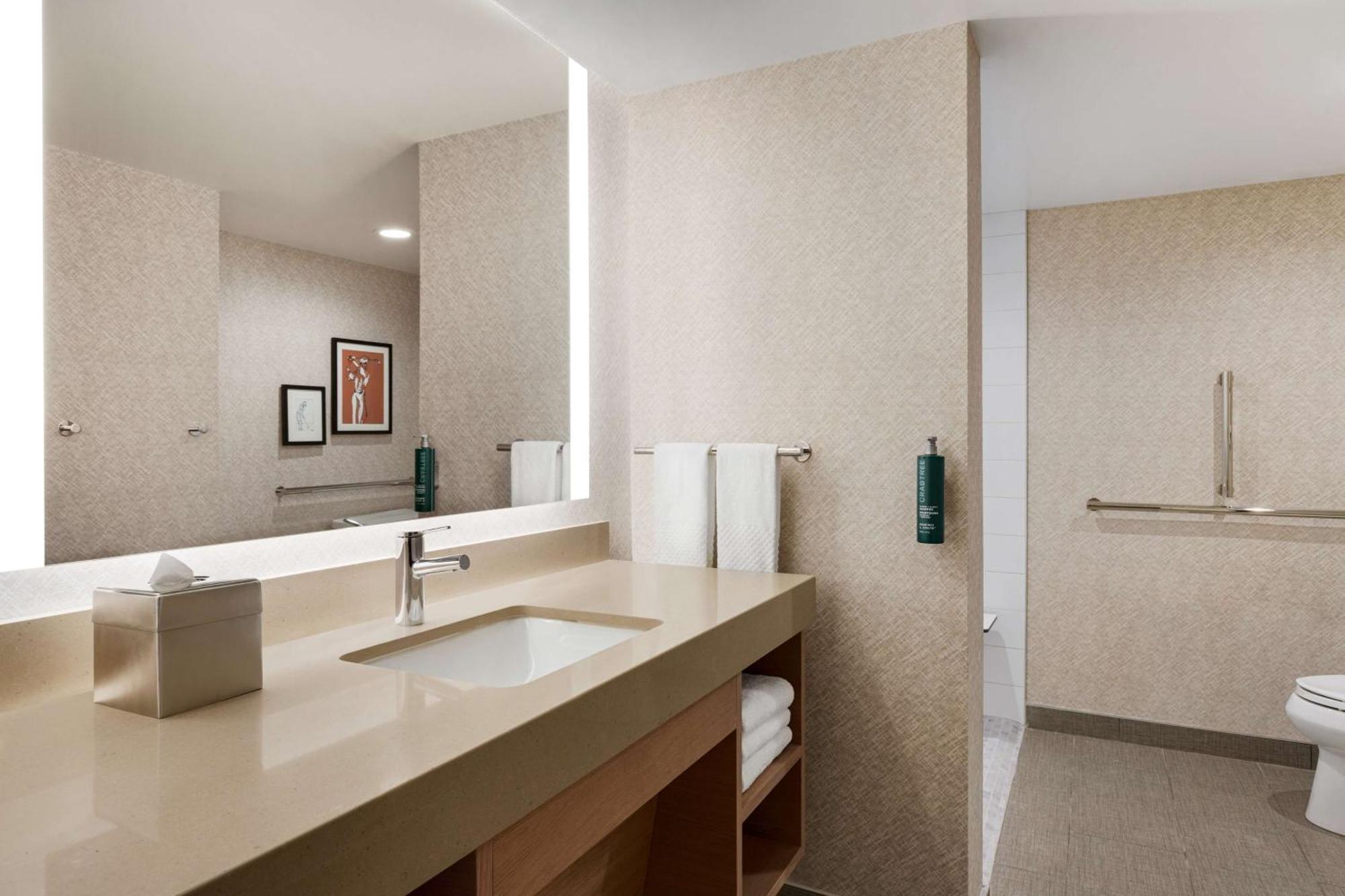 Doubletree By Hilton Columbus Hotel 4*